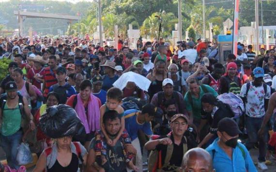 Caravana migrante reanuda camino con rumbo a CDMX