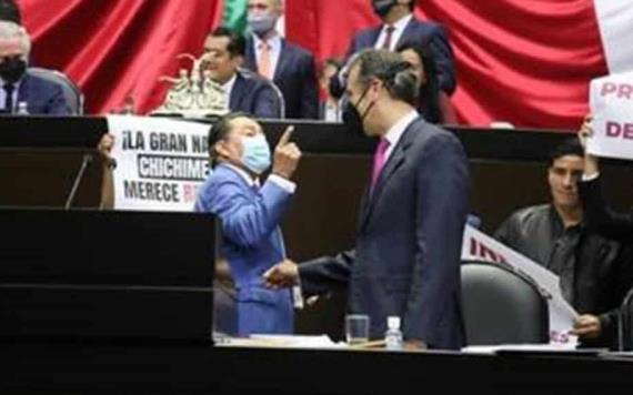 Óscar Cantón rechaza saludo de Lorenzo Córdova al inicio de su intervención en tribuna
