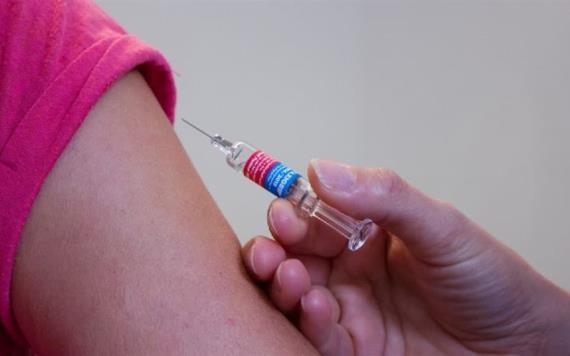Pfizer envía solicitud a la FDA para aplicar vacuna de refuerzo
