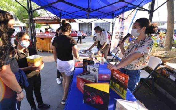 Leer para Vivir: Stephany Mandujano coordinó círculo de lectura Cuentos para Llevar en el Parque Juárez