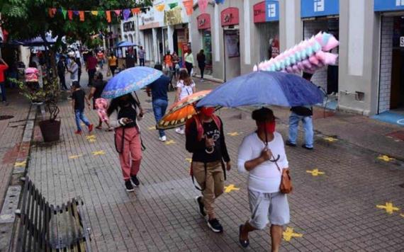 Lluvia no frena a consumidores