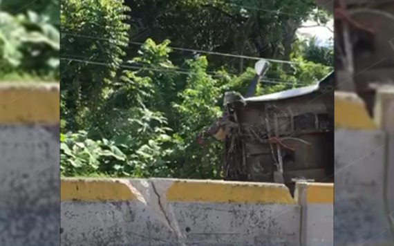 Vuelca trailer sobre la carretera federal Paraíso - Comalcalco