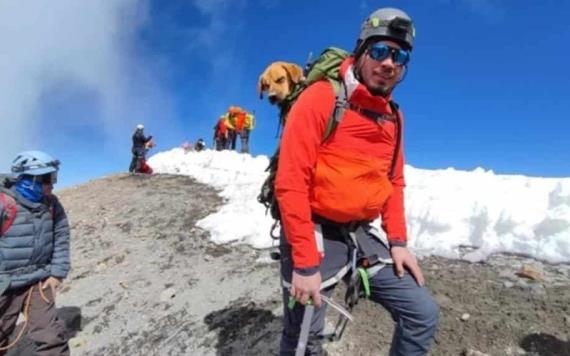 Alpinistas rescatan perrito perdido en Pico de Orizaba