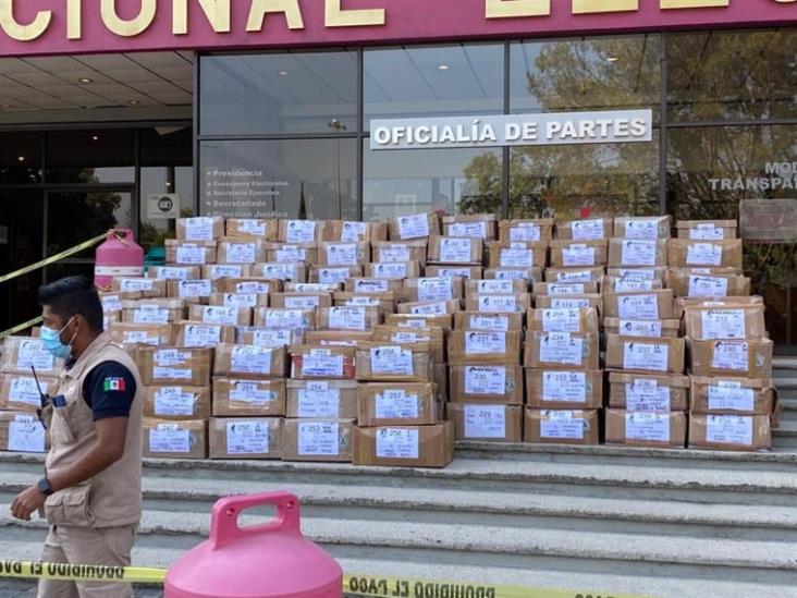 Realizan entrega de otro millón de firmas ante el INE para revocación de mandato Realizan entrega de otro millón de firmas ante el INE para revocación de mandato