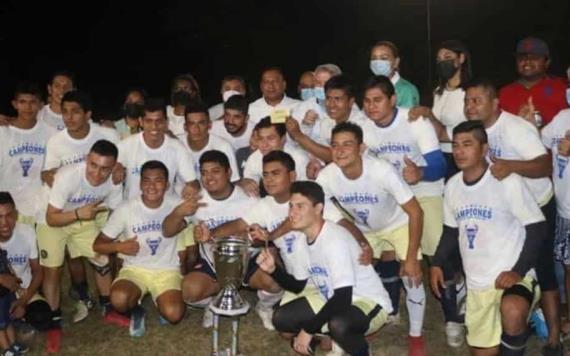 Halcones de Madero de coronó campeón de la Liga Yokotan, que se desarrolla en villa Tamulté de las Sabanas