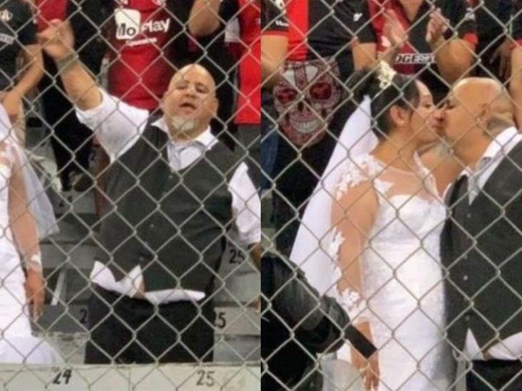 Recién casados celebran el título del Atlas en el Estadio Jalisco Recién casados celebran el título del Atlas en el Estadio Jalisco