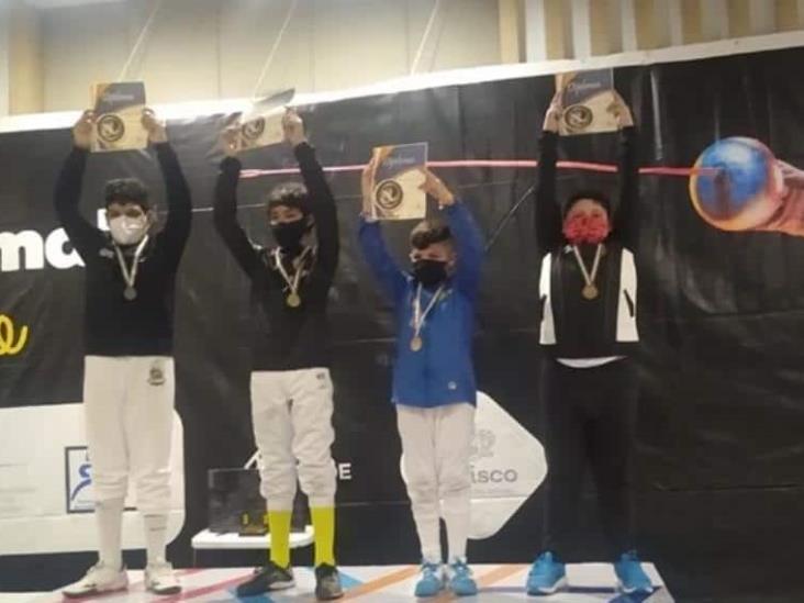 Esgrimistas tabasqueños obtuvieron dos bronces en el II Selectivo Nacional, que se está desarrollando en Monterrey, Nuevo León Esgrimistas tabasqueños obtuvieron dos bronces en el II Selectivo Nacional, que se está desarrollando en Monterrey, Nuevo León