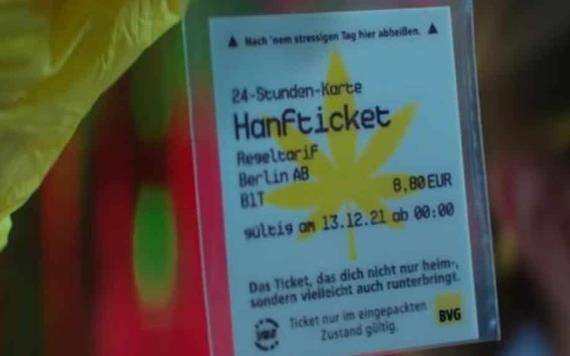 Estación de metro en Berlín ofrece a usuarios boleto con sabor a cannabis