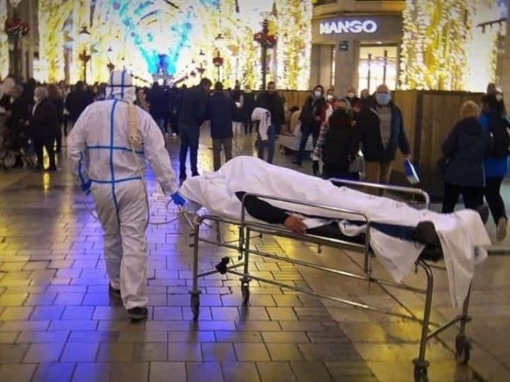 Un enfermero pasea un muerto por el centro de Málaga para concienciar sobre Covid-19 Un enfermero pasea un muerto por el centro de Málaga para concienciar sobre Covid-19