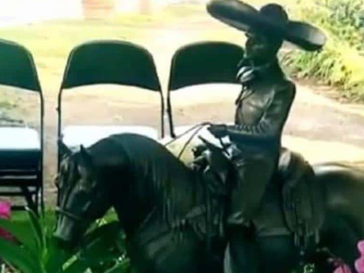 Así es la tumba de Vicente Fernández Así es la tumba de Vicente Fernández