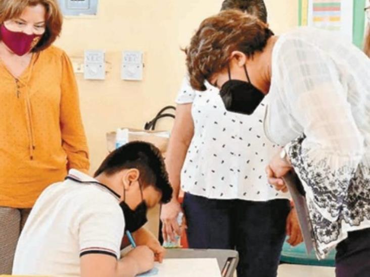 Acompañada de Egla Cornelio, titular de la SEP visita escuelas Acompañada de Egla Cornelio, titular de la SEP visita escuelas
