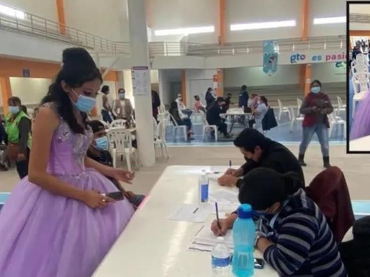 Quinceañera causó revuelo; acude a vacunarse antes de su festejo Quinceañera causó revuelo; acude a vacunarse antes de su festejo