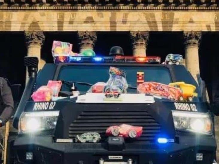 Policías de Guadalajara realizan campaña y reparten 35 mil juguetes Policías de Guadalajara realizan campaña y reparten 35 mil juguetes