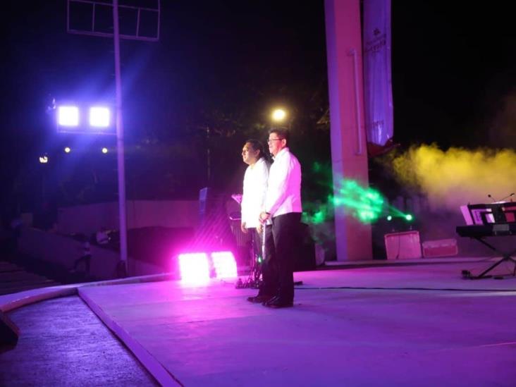 Héctor Palacio deleita con su voz a tabasqueños en el Teatro al aire libre del parque "La Choca" Héctor Palacio deleita con su voz a tabasqueños en el Teatro al aire libre del parque "La Choca"