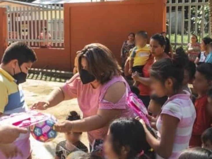 Niños indígenas de Tacotalpa reciben regalos Niños indígenas de Tacotalpa reciben regalos
