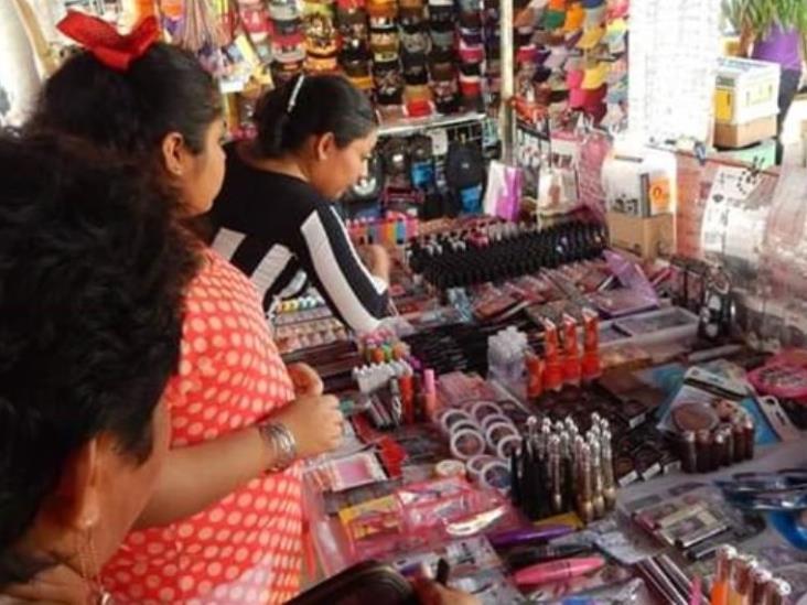 A pesar de la crisis económica que se vive en Tabasco, ciudadanos hacen sus compras de fin de año A pesar de la crisis económica que se vive en Tabasco, ciudadanos hacen sus compras de fin de año