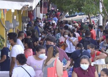 A pesar de la crisis económica que se vive en Tabasco, ciudadanos hacen sus compras de fin de año