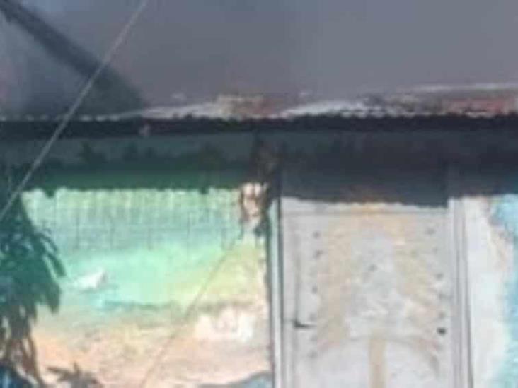 Sin vivienda quedo una señora de 65 años en la colonia la Manga 1, su casa fue consumida Sin vivienda quedo una señora de 65 años en la colonia la Manga 1, su casa fue consumida