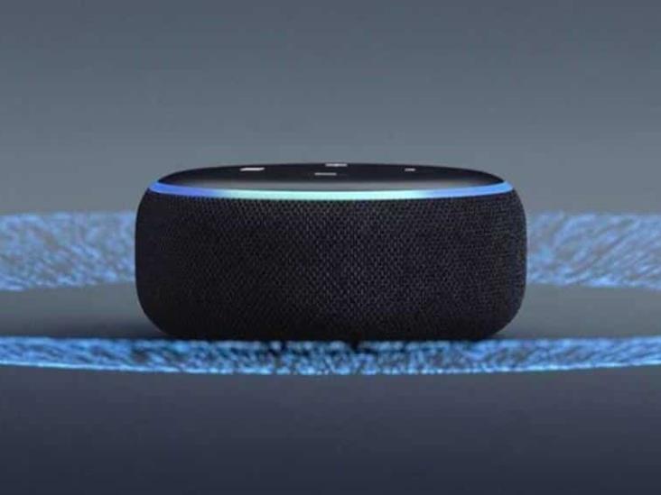 Alexa de Amazon reta a niña a tocar una clavija expuesta con una moneda Alexa de Amazon reta a niña a tocar una clavija expuesta con una moneda