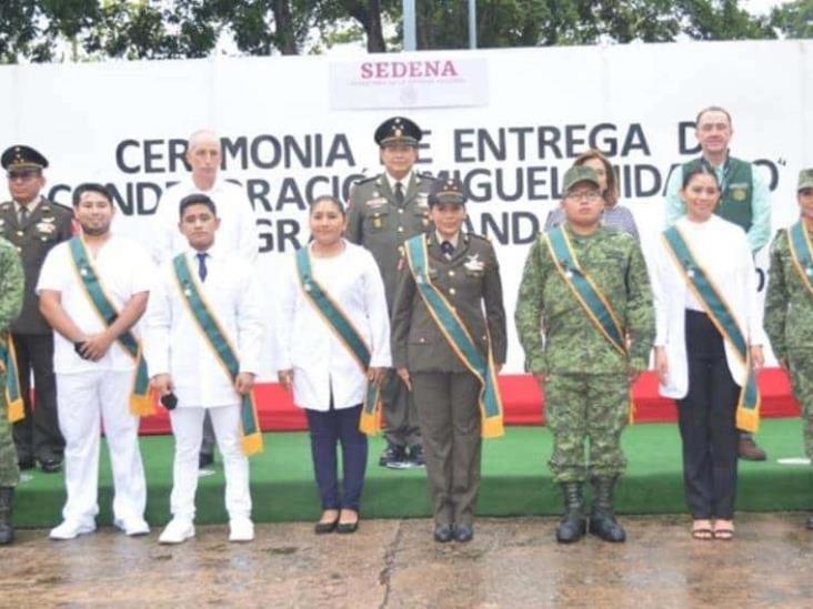 Entregan condecoración Miguel Hidalgo a militares y civiles por su apoyo en la emergencia sanitaria Entregan condecoración Miguel Hidalgo a militares y civiles por su apoyo en la emergencia sanitaria