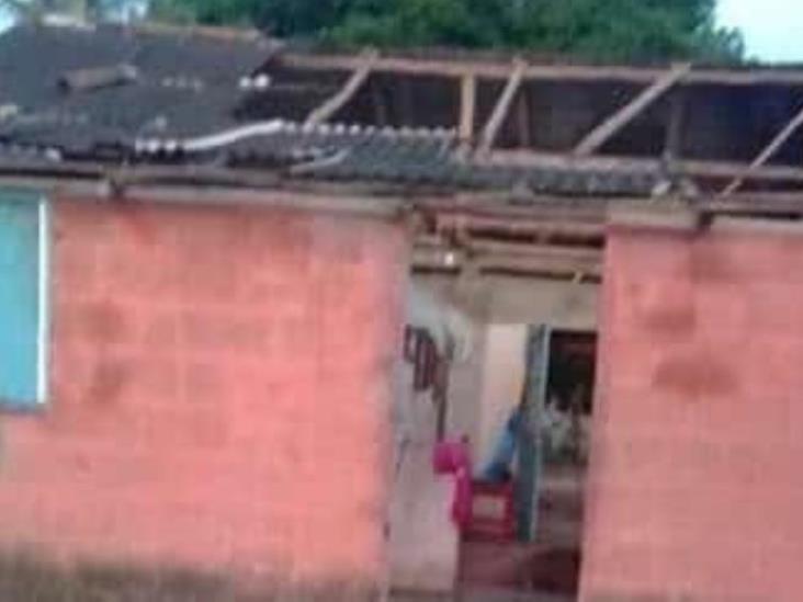 Fuertes vientos destruyeron techos de viviendas en Paraíso Fuertes vientos destruyeron techos de viviendas en Paraíso