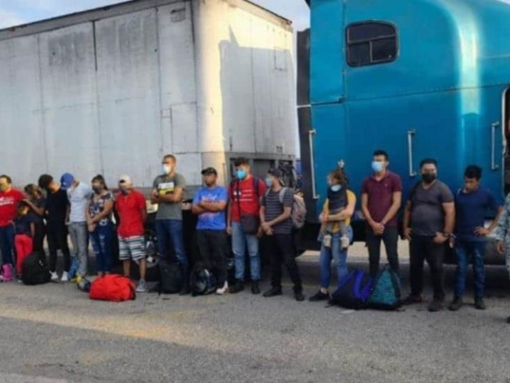 Rescata INM a 16 personas migrantes que viajaban hacinadas en cabina de tráiler Rescata INM a 16 personas migrantes que viajaban hacinadas en cabina de tráiler