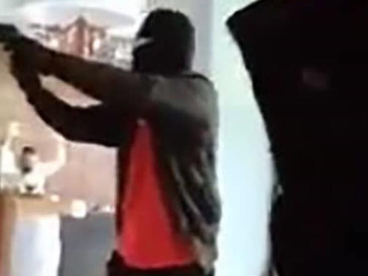 Simulan asalto en restaurante sin avisar a clientes; autoridades clausuran lugar Simulan asalto en restaurante sin avisar a clientes; autoridades clausuran lugar