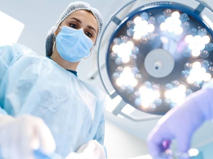 Le insertan piel de la ingle en el rostro a mujer y ahora le crece vello púbico Le insertan piel de la ingle en el rostro a mujer y ahora le crece vello púbico