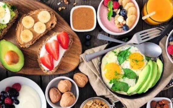 Cómo realizar un desayuno completo: tres alimentos que no pueden faltar