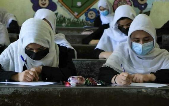 Talibán declaró que las mujeres pueden asistir a las universidades públicas