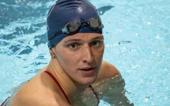 Nadadoras de EU piden a su compañera transgénero que no participe en pruebas