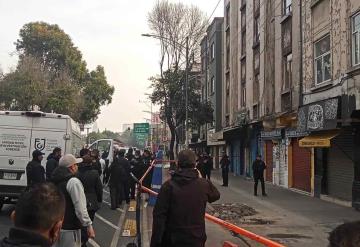 Niño cae desde tercer piso de edificio en CDMX