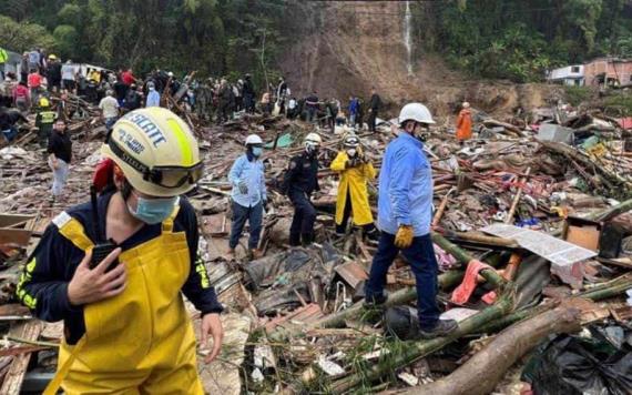 Suman 14 fallecidos por deslave en Colombia