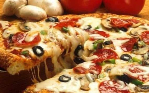 ¿Cuántas calorías tiene una rebanada de pizza?