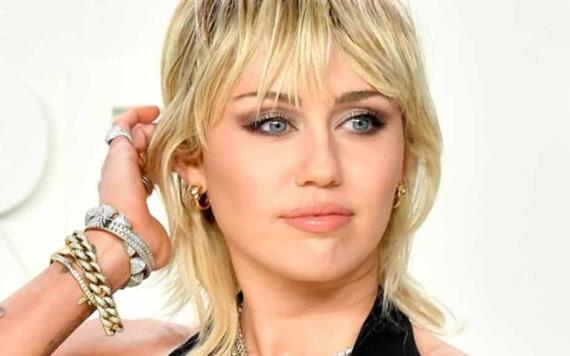 Look de Miley Cyrus en el Super Bowl, se inspira en Shakira