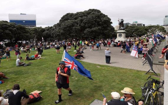 Ante récord de contagios Covid en Nueva Zelanda continúan protestas antivacunas
