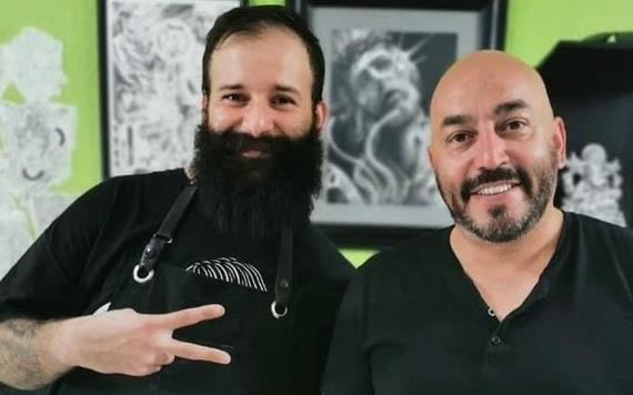 Tatuador de Lupillo Rivera se ofrece a borrar los tatuajes de Nodal que se hizo en honor a Belinda