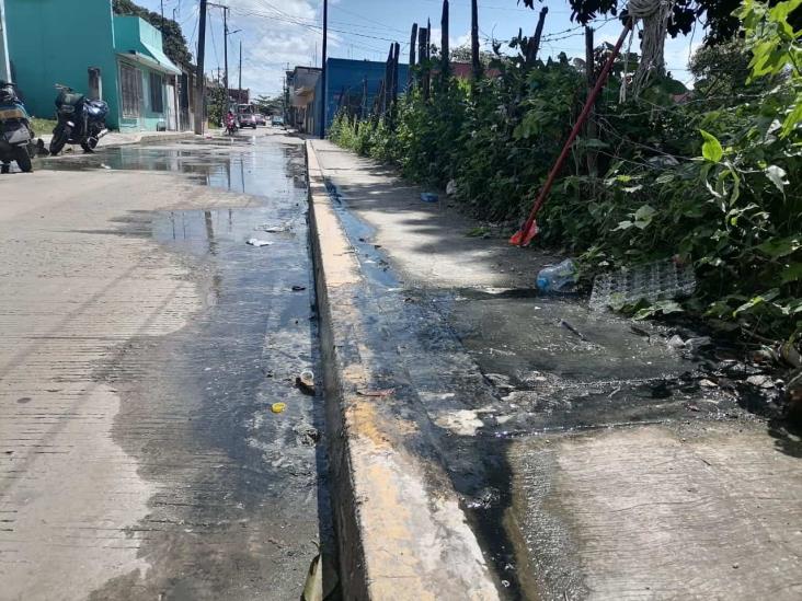 En Jonuta, familias piden que SAS repare gran fuga de aguas negras En Jonuta, familias piden que SAS repare gran fuga de aguas negras