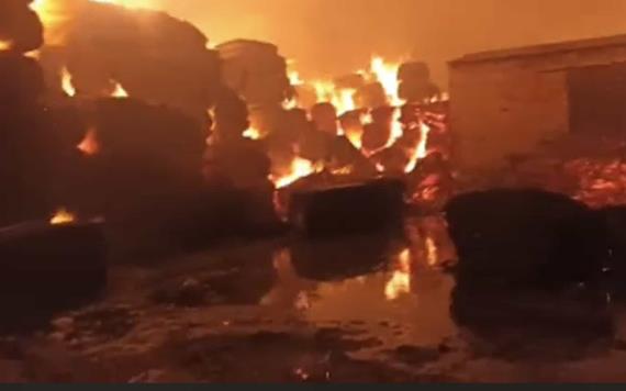 Fuerte incendio en fábrica de algodón es registrado en Edomex