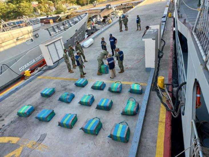 Marina aseguró embarcación con 700 kilos de cocaína en Puerto Chiapas Marina aseguró embarcación con 700 kilos de cocaína en Puerto Chiapas