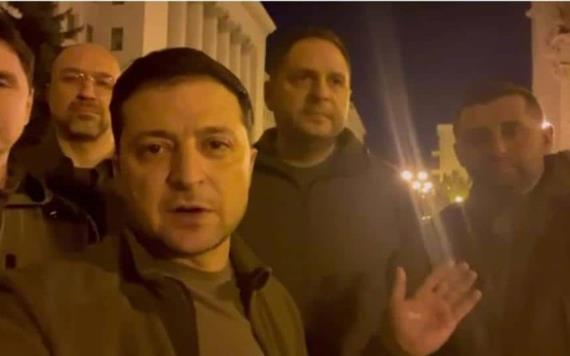 El presidente de Ucrania aparece en un vídeo en la calle de Kiev