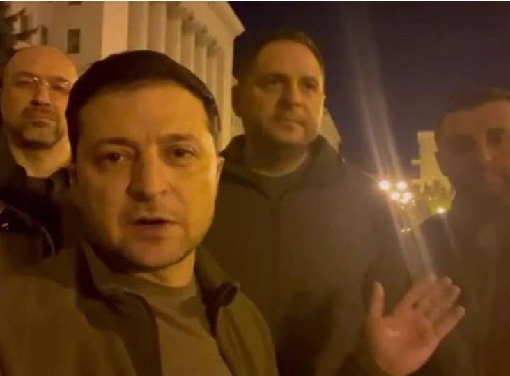 El presidente de Ucrania aparece en un vídeo en la calle de Kiev El presidente de Ucrania aparece en un vídeo en la calle de Kiev