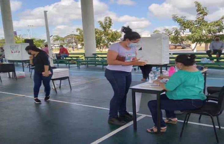 Por mayoría de votos, avala base trabajadora del Staiujat convenio con autoridades universitarias Por mayoría de votos, avala base trabajadora del Staiujat convenio con autoridades universitarias