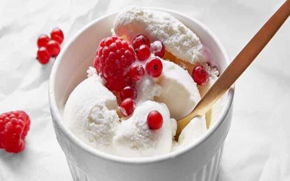 Helado de yogur natural cremoso, una receta fácil para combatir el calor