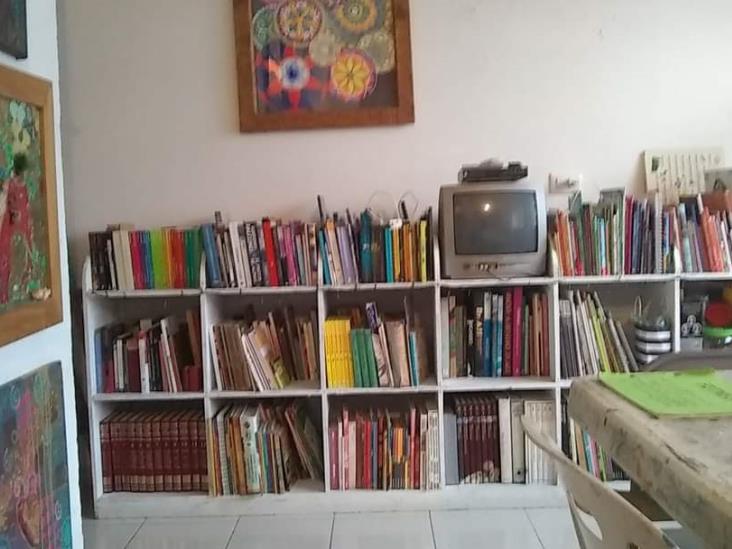 Maestra de arte, promueve lectura a través de su sala de arte independiente en Cunduacán Maestra de arte, promueve lectura a través de su sala de arte independiente en Cunduacán
