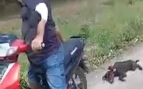 Motociclista es captado arrastrando a perro en Tacotalpa