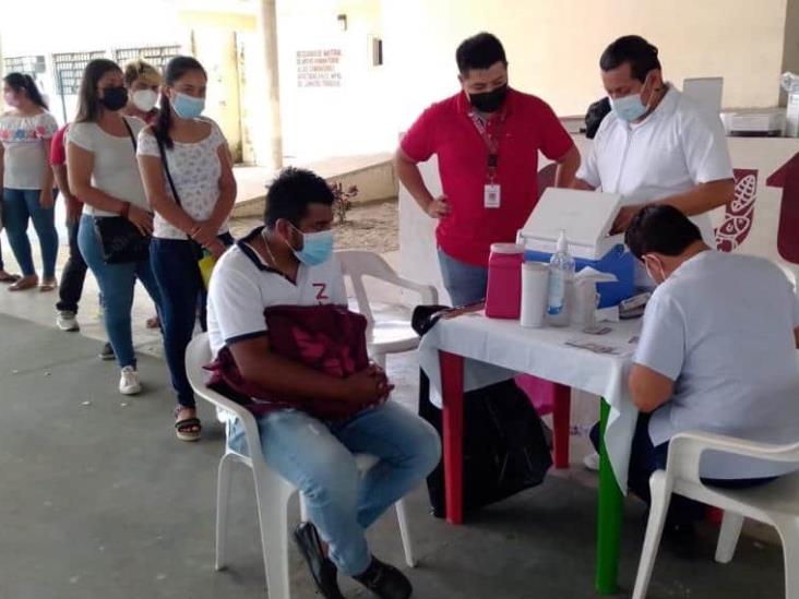 Aplican refuerzo a personas de 18 a 29 años en Jonuta Aplican refuerzo a personas de 18 a 29 años en Jonuta