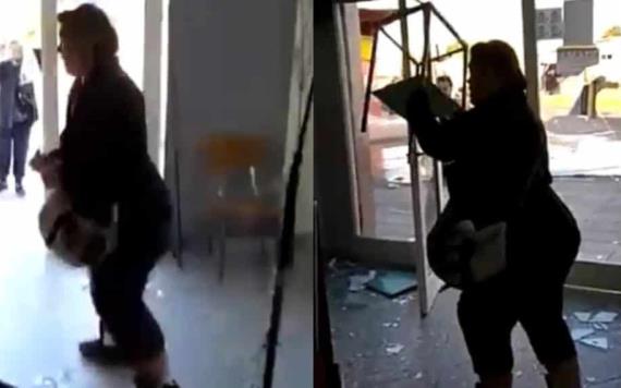 Mujer destroza oficina al no poder hacer un trámite sin su certificado de vacunación