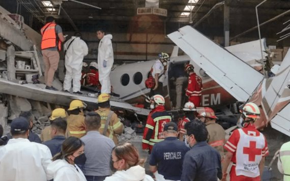 Identifican a víctimas del desplome de avioneta en supermercado de Temixco