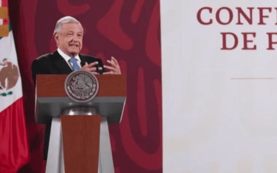 AMLO va por reducción de diputados y recursos al INE, y desaparición de órganos locales